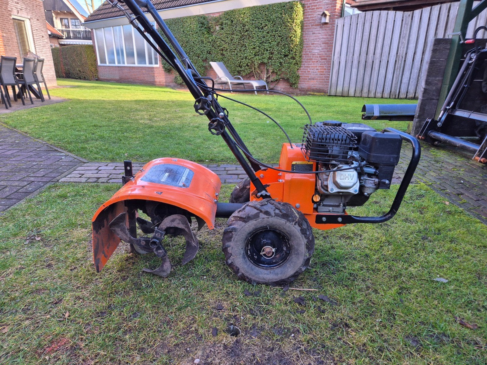Te huur tuinfrees  / grondfrees, Ophalen, Benzine