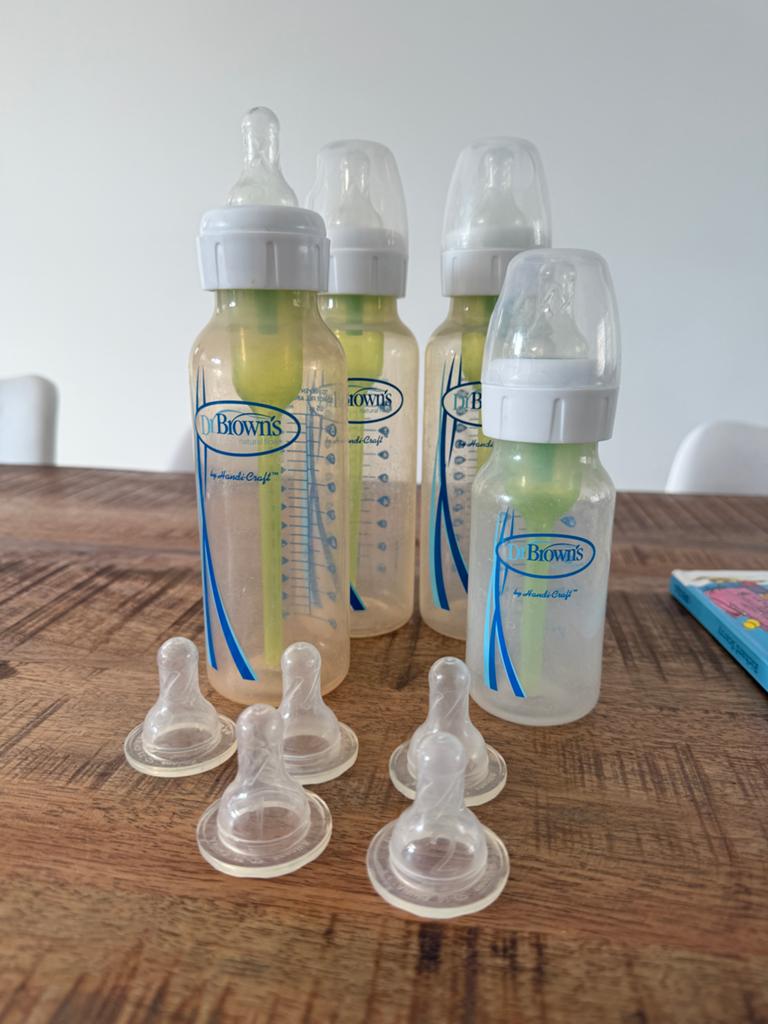 4 Dr. Brown's Natural Flow Babyflessen inclusief speentjes, Kinderen en Baby's, Ophalen, Gebruikt, Overige typen