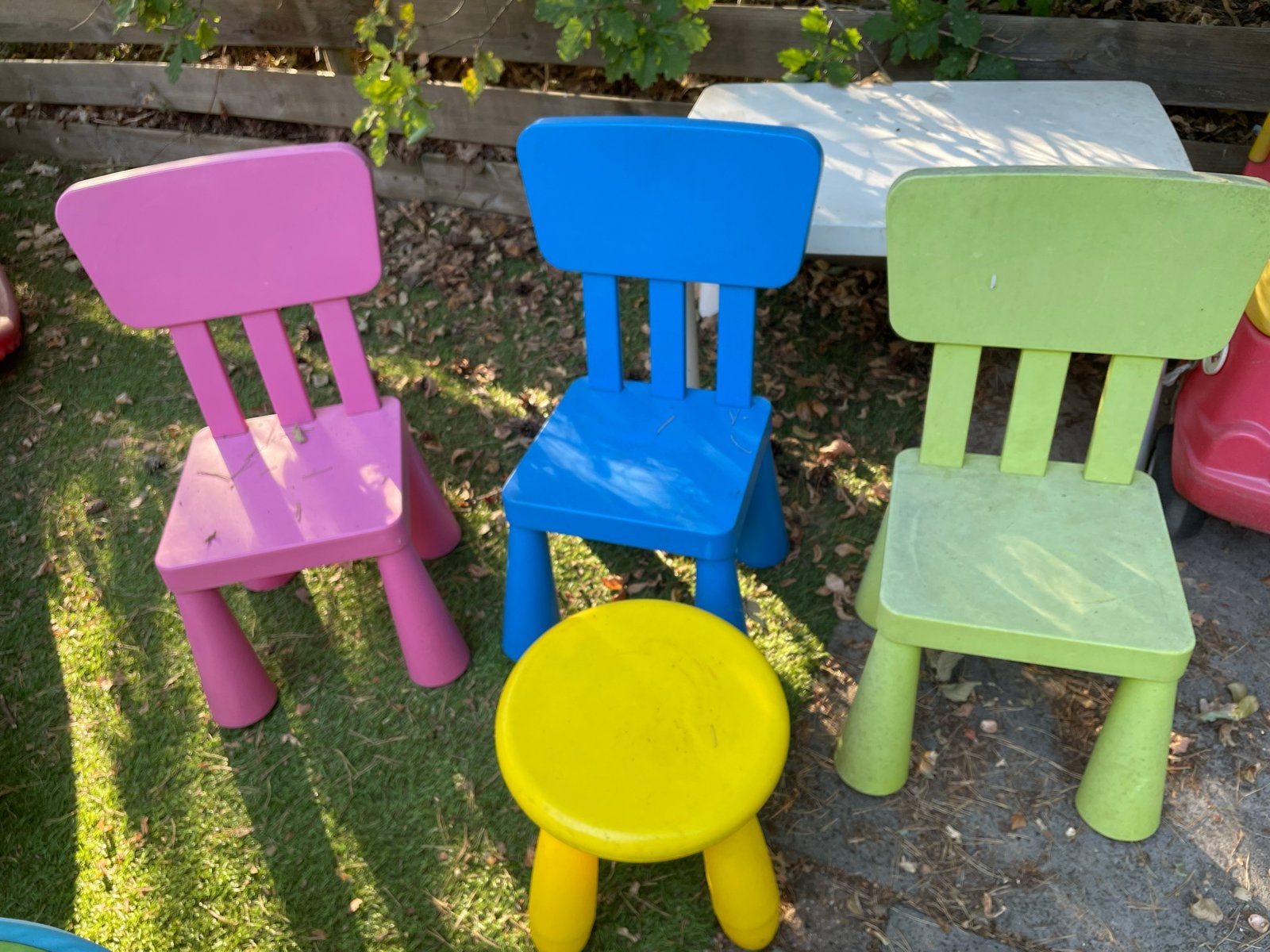 Kinderstoeltjes en tafeltjes (IKEA), Kinderen en Baby's, Kinderkamer | Tafels en Stoelen, Ophalen, Gebruikt, Tafel(s) en Stoel(en)