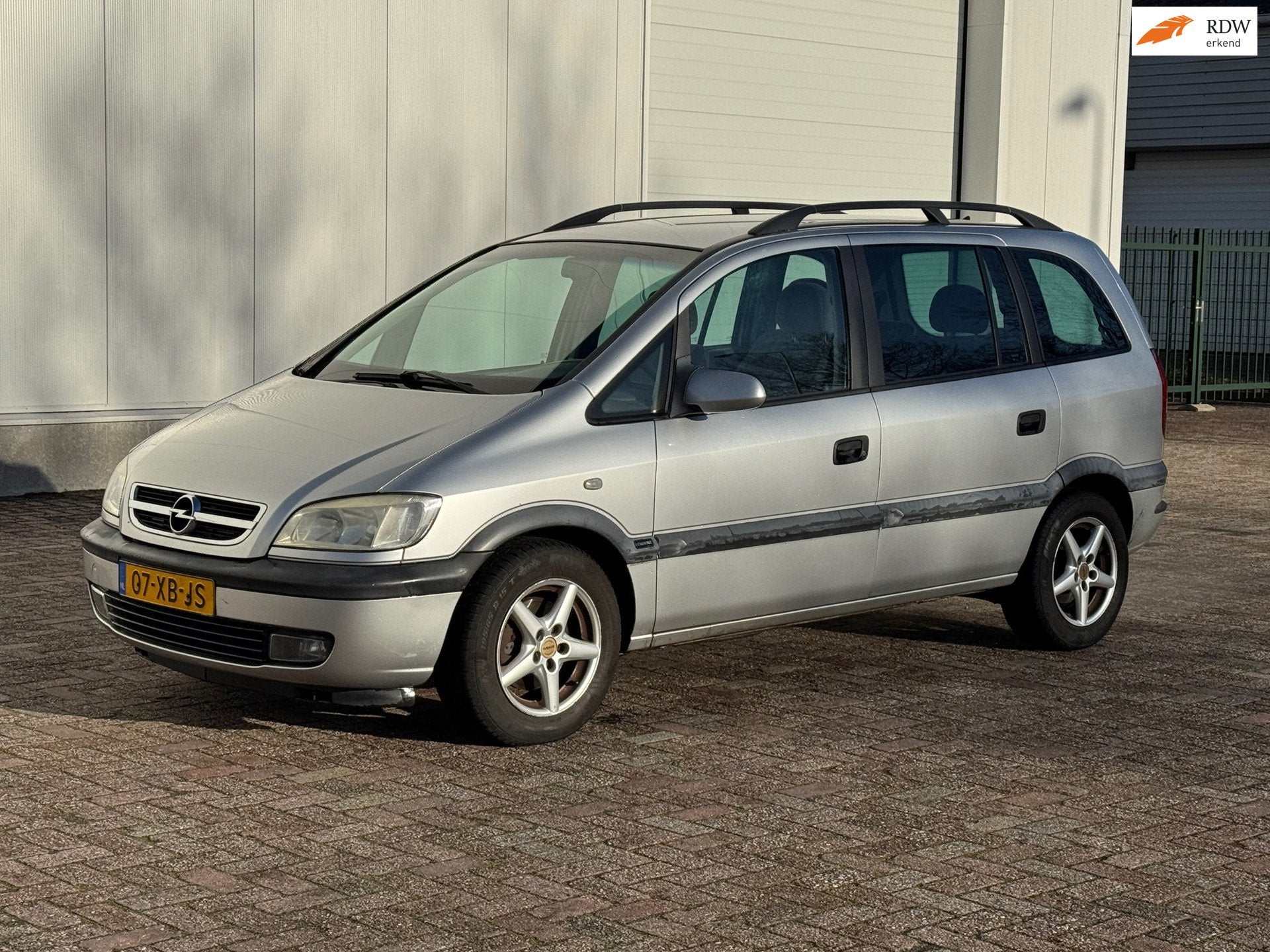 Opel Zafira 1.8-16V AUTOMAAT 7-PERSOONS, Auto's, 1330 kg, Stof, Gebruikt, Zwart