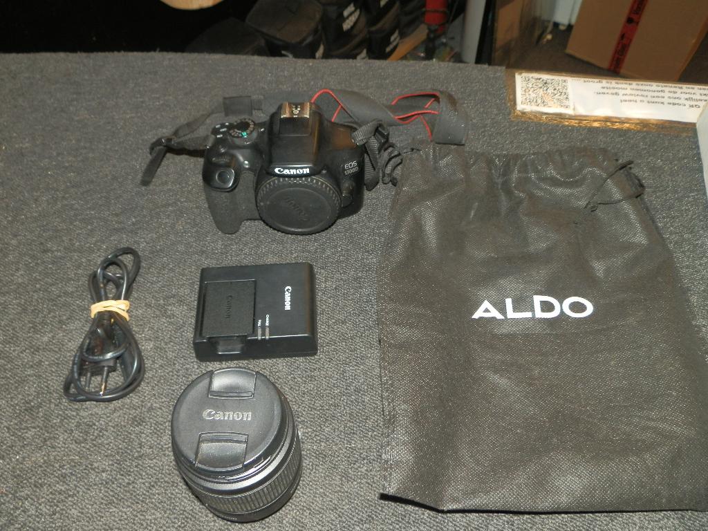 Canon EOS 1300D,Finepix s8000fd,medion, Gebruikt, Spiegelreflex, Canon, Ophalen of Verzenden