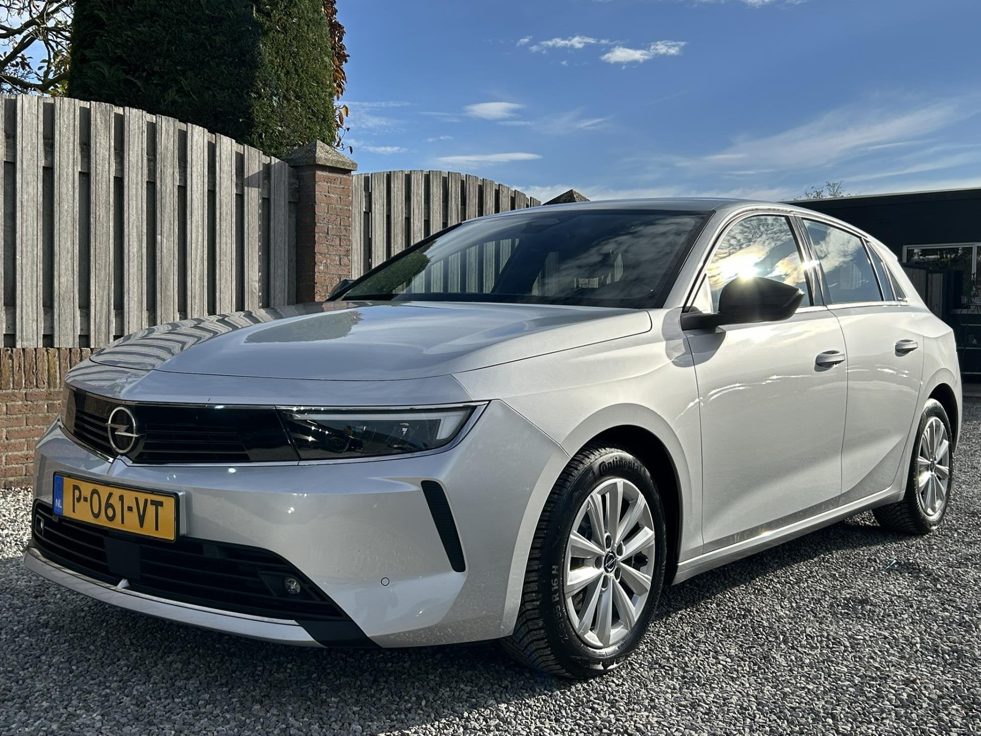 Opel Astra 1.2 Edition NIEUWE DISTRIBUTIE RIEM CARPLAY FACEL, Auto's, Voorwielaandrijving, Dealer onderhouden, Stof, Origineel Nederlands
