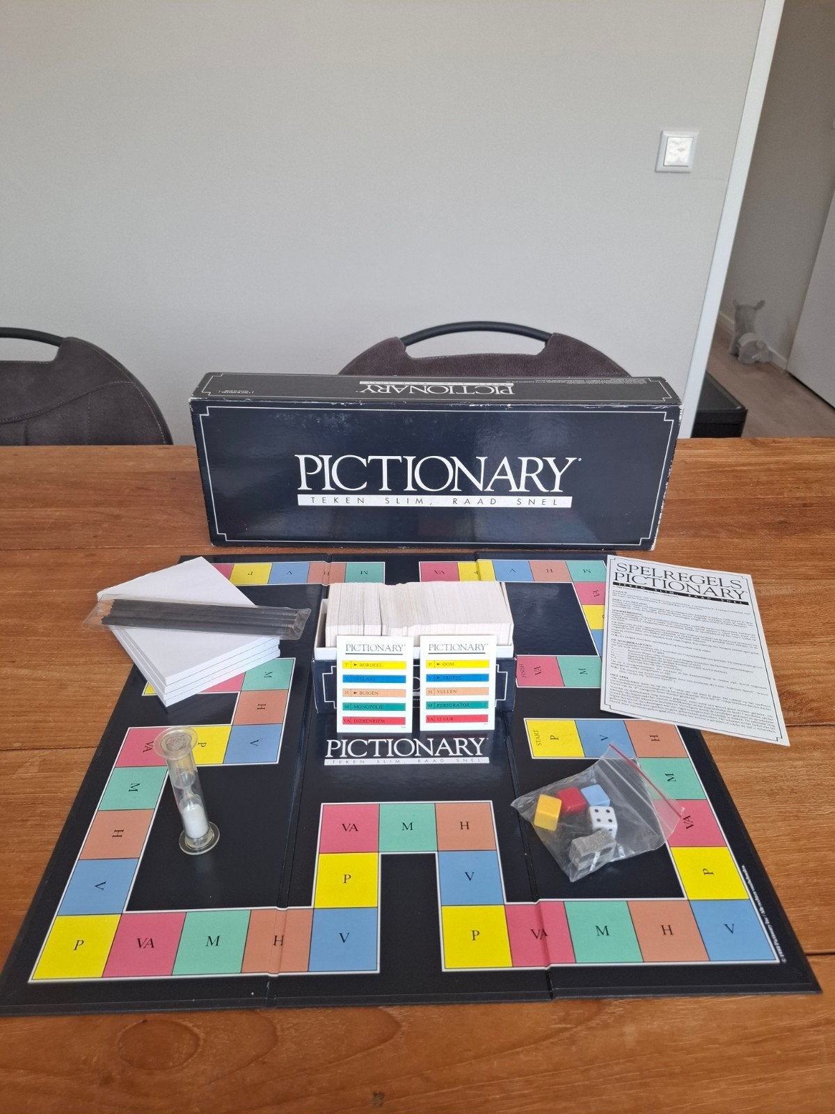 Pictionary Bordspel - Teken, Raad, Snel!, Hobby en Vrije tijd, Gezelschapsspellen | Bordspellen, Vijf spelers of meer, Ophalen of Verzenden