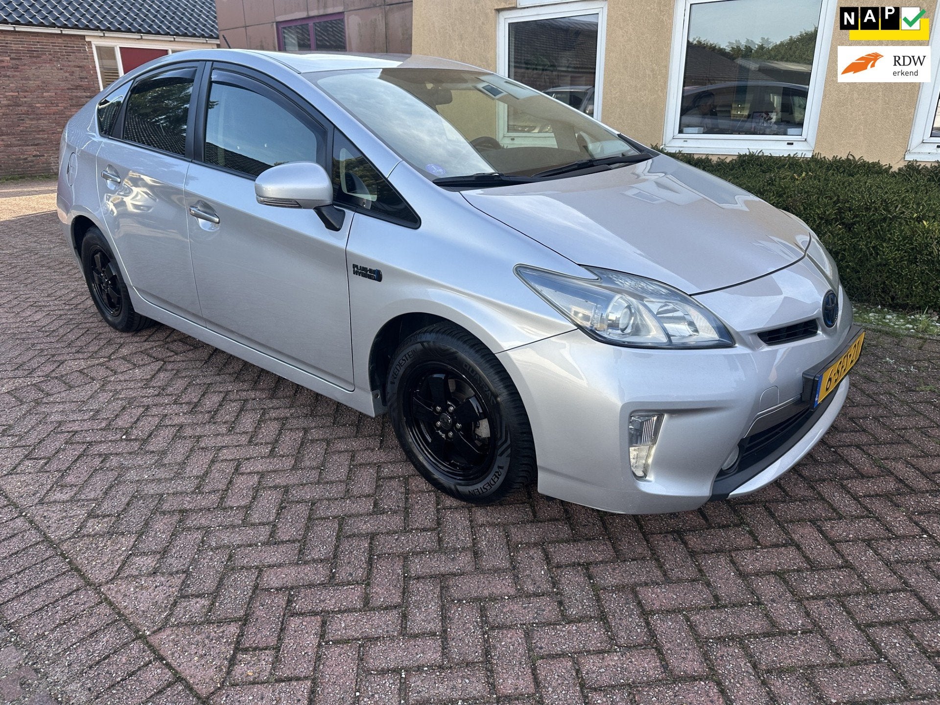 Toyota Prius 1.8 Plug-in Aspiration NAVI CAMERA LEER NAP sch, Gebruikt, Leder en Stof, Verwarmde buitenspiegels, Prius
