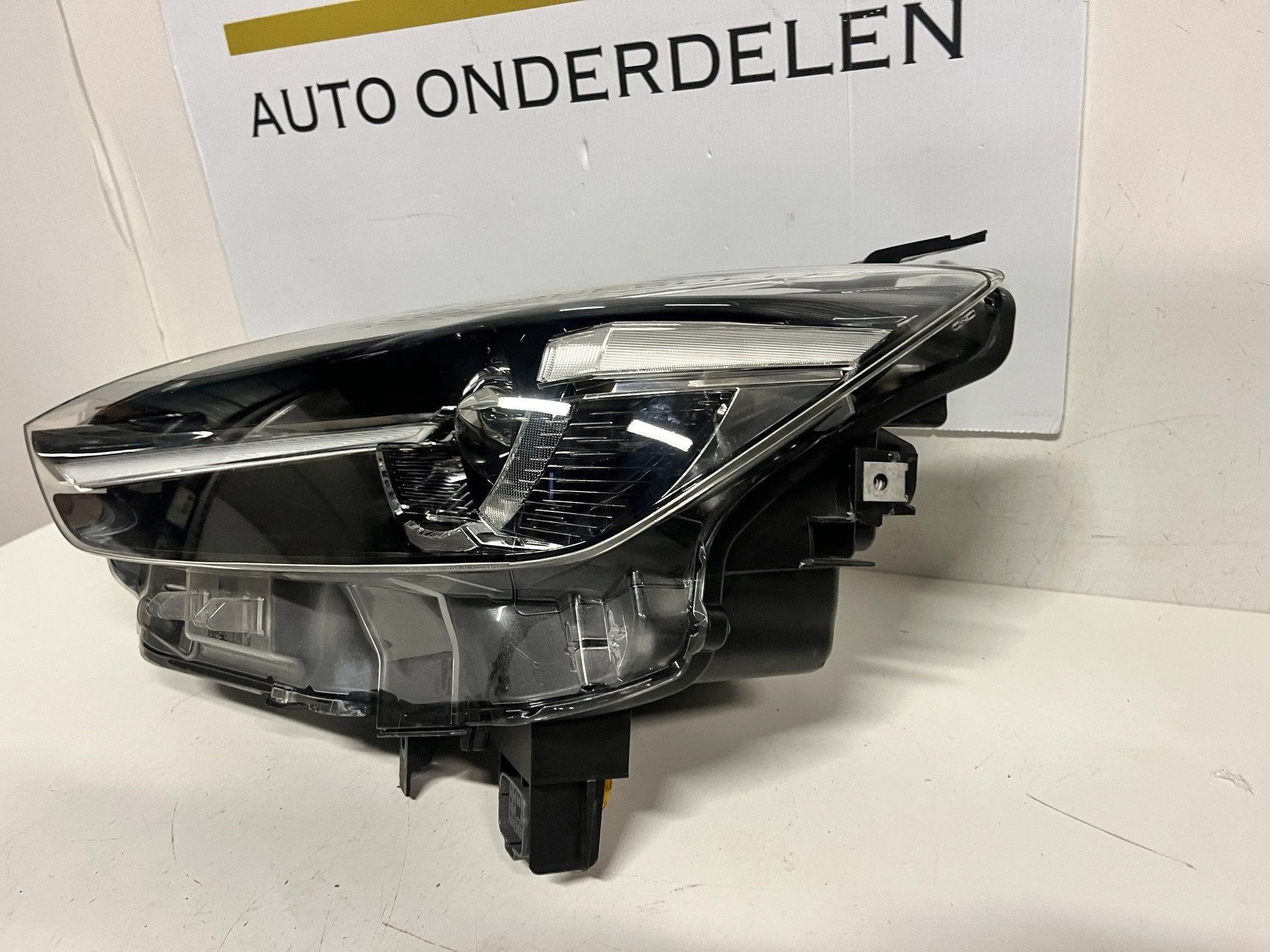 MAZDA CX 3 CX3 VOL LED KOPLAMP LINKS D10E-51040 BESCHADIGD, Gebruikt, Shinchi, Fuchu-Cho 3-1
730-8670  Hiroshima, Mazda Motor Corporation