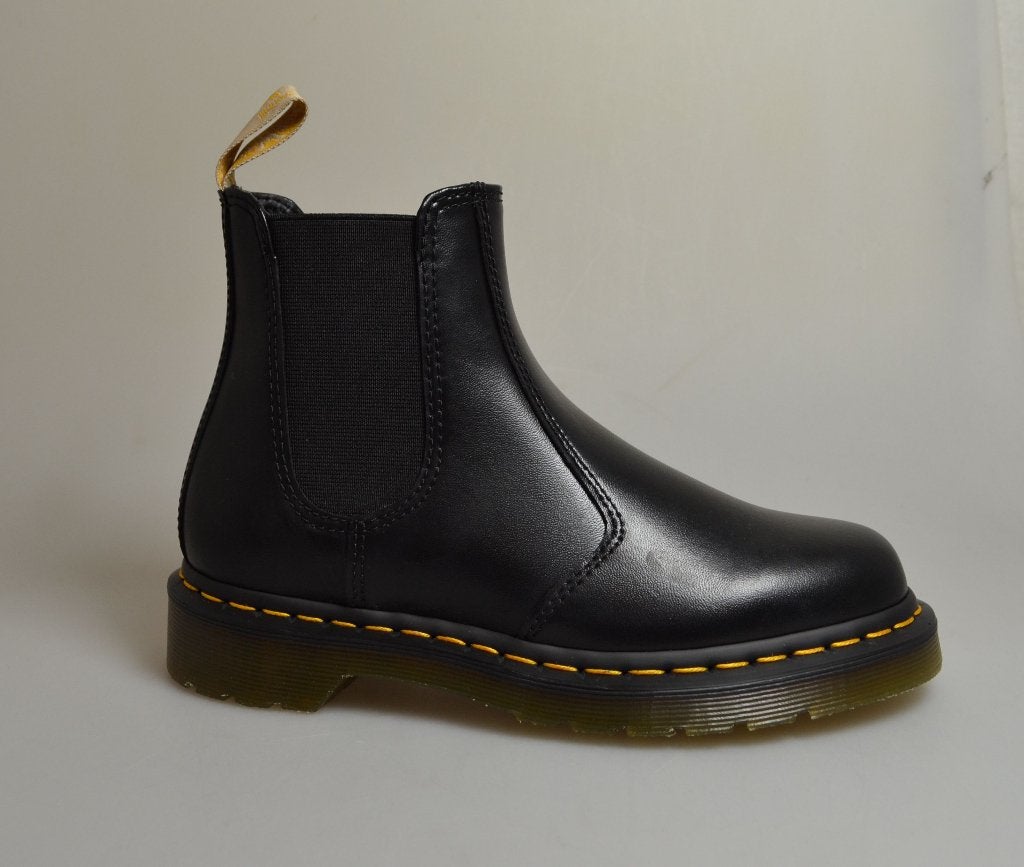 dr martens chelsea vegan zwart maat 36,37,38,39,40,41,42,44, Zwart, Lage of Enkellaarzen, Nieuw, Ophalen of Verzenden