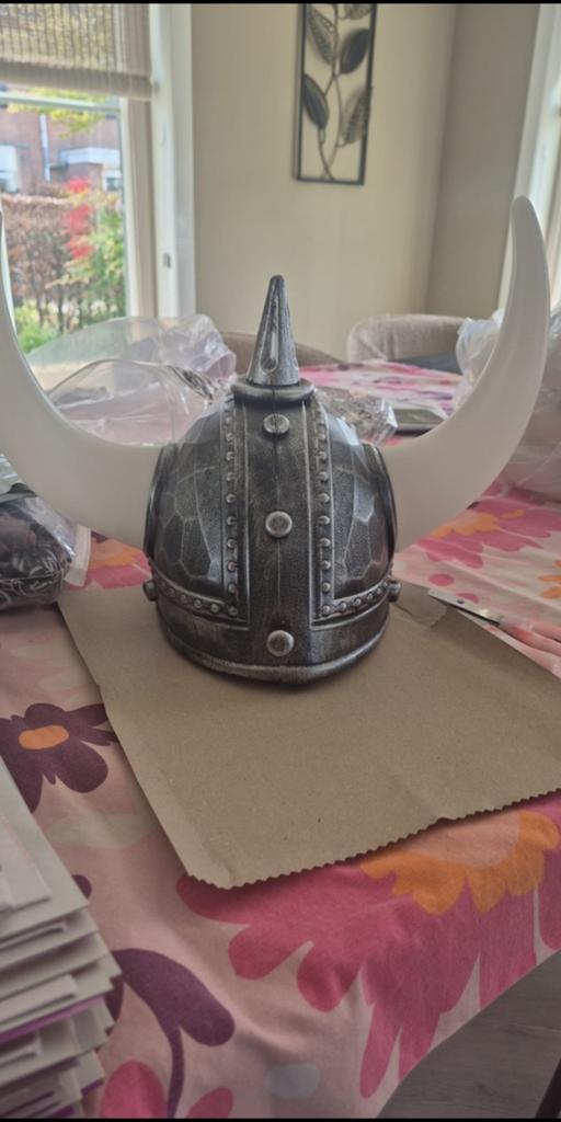 Twee vinking helmen, Ophalen of Verzenden, Zo goed als nieuw, Handschoenen, Hoed of Pet
