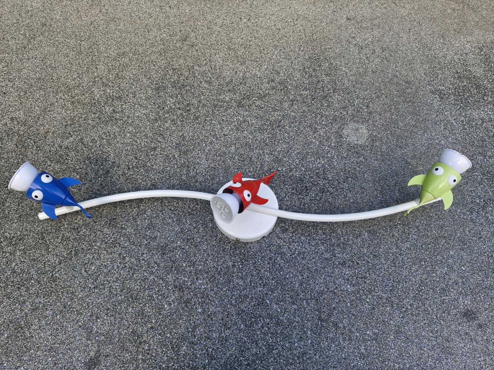 Leuke kinderlamp met 3 vrolijke figuurtjes, Ophalen of Verzenden, Gebruikt, Kunststof, Meerkleurig