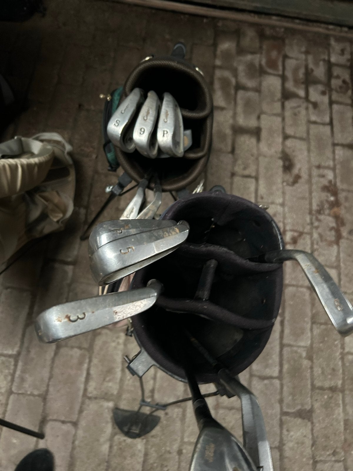 Foto 10 van Grote partij golfsets - compleet en aanvullend