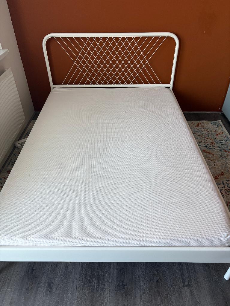 Ikea Nesttun wit spijlen-bed 140 x 200, middenbalk en matras, Ophalen, Gebruikt, Wit, Tweepersoons