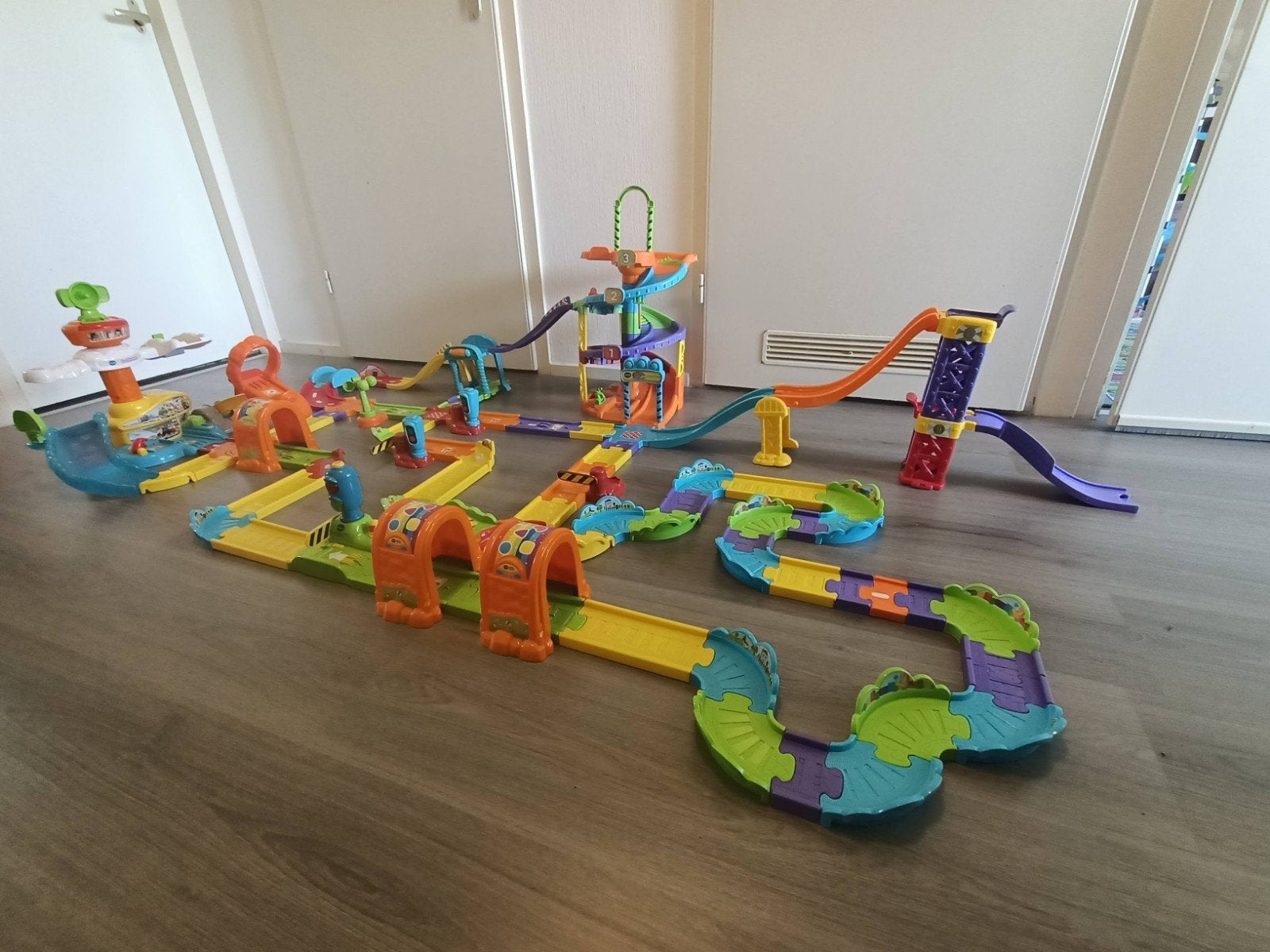 Grote set toet toet auto's, Kinderen en Baby's, Speelgoed | Racebanen, Zelf te bouwen, Zo goed als nieuw, Handmatig, Ophalen