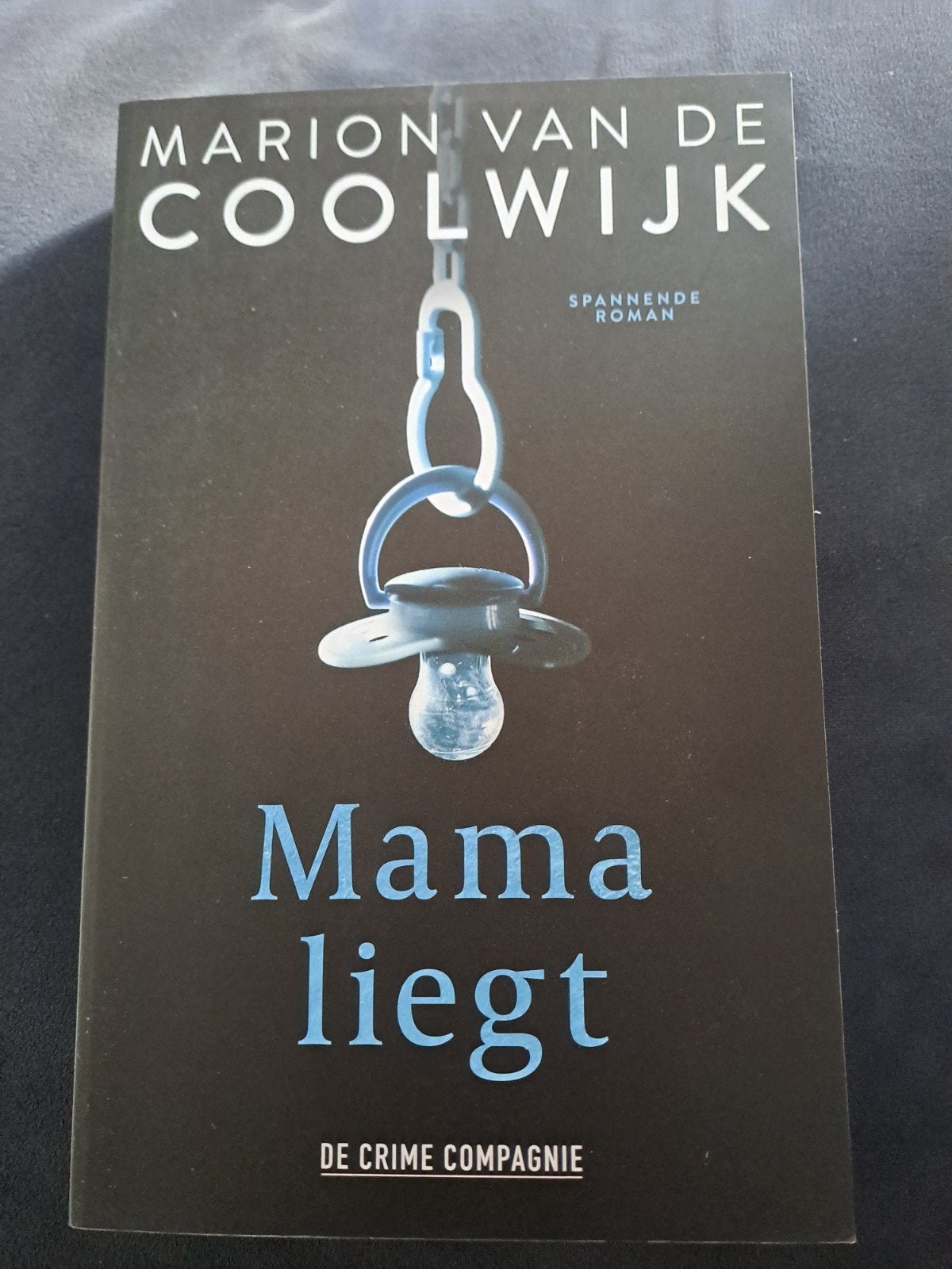 Marion van de Coolwijk - Mama liegt, Ophalen of Verzenden, Zo goed als nieuw, Marion van de Coolwijk