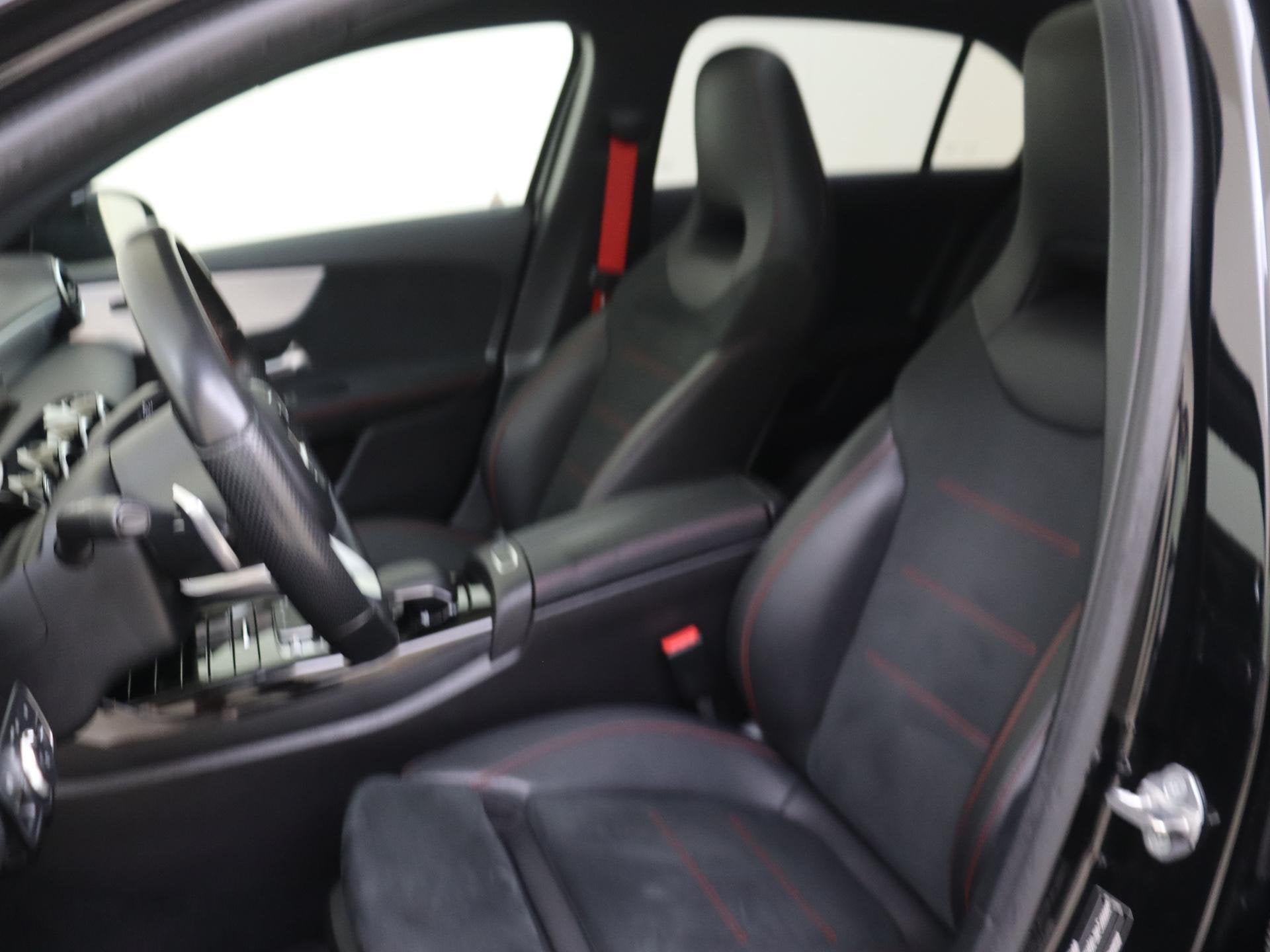 Mercedes-Benz A-klasse AMG 35 4MATIC Edition 1 /Night-pakket, Automaat, Panoramadak, 4 cilinders, Leder en Stof