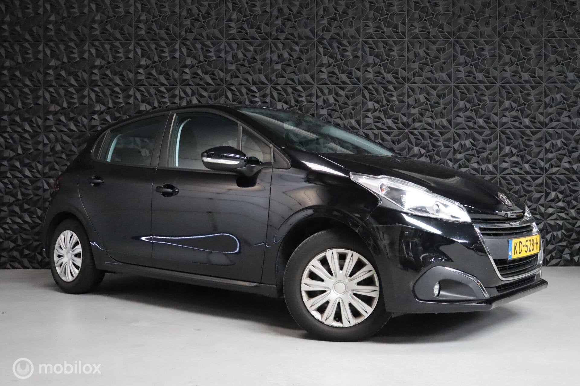 Peugeot 208 1.2 PureTech Blue Lion | Carplay | Parkeersensor, Voorwielaandrijving, Gebruikt, 1199 cc, 82 pk