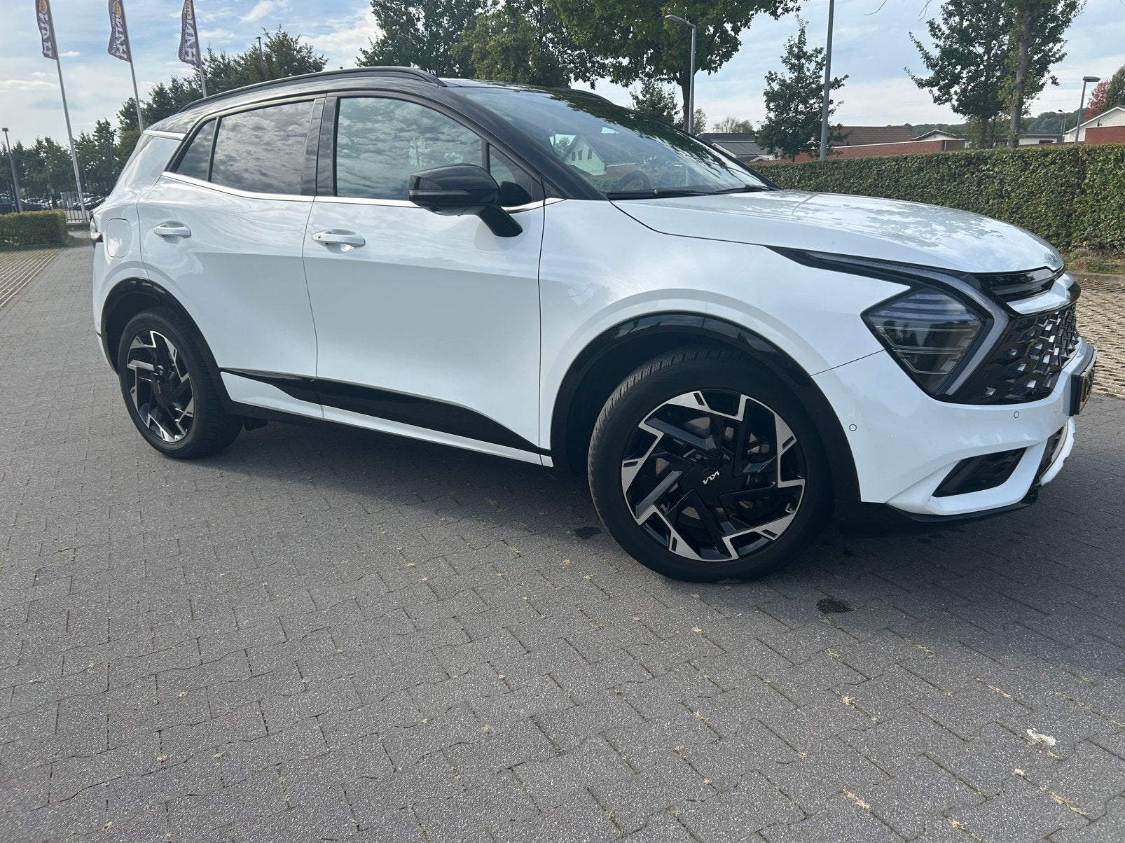 Kia Sportage 1.6 T-gdi 265pk Plug-in Hybrid AT6 4WD 2022 Wit, Auto's, Automaat, 1350 kg, Zwart, 179 pk