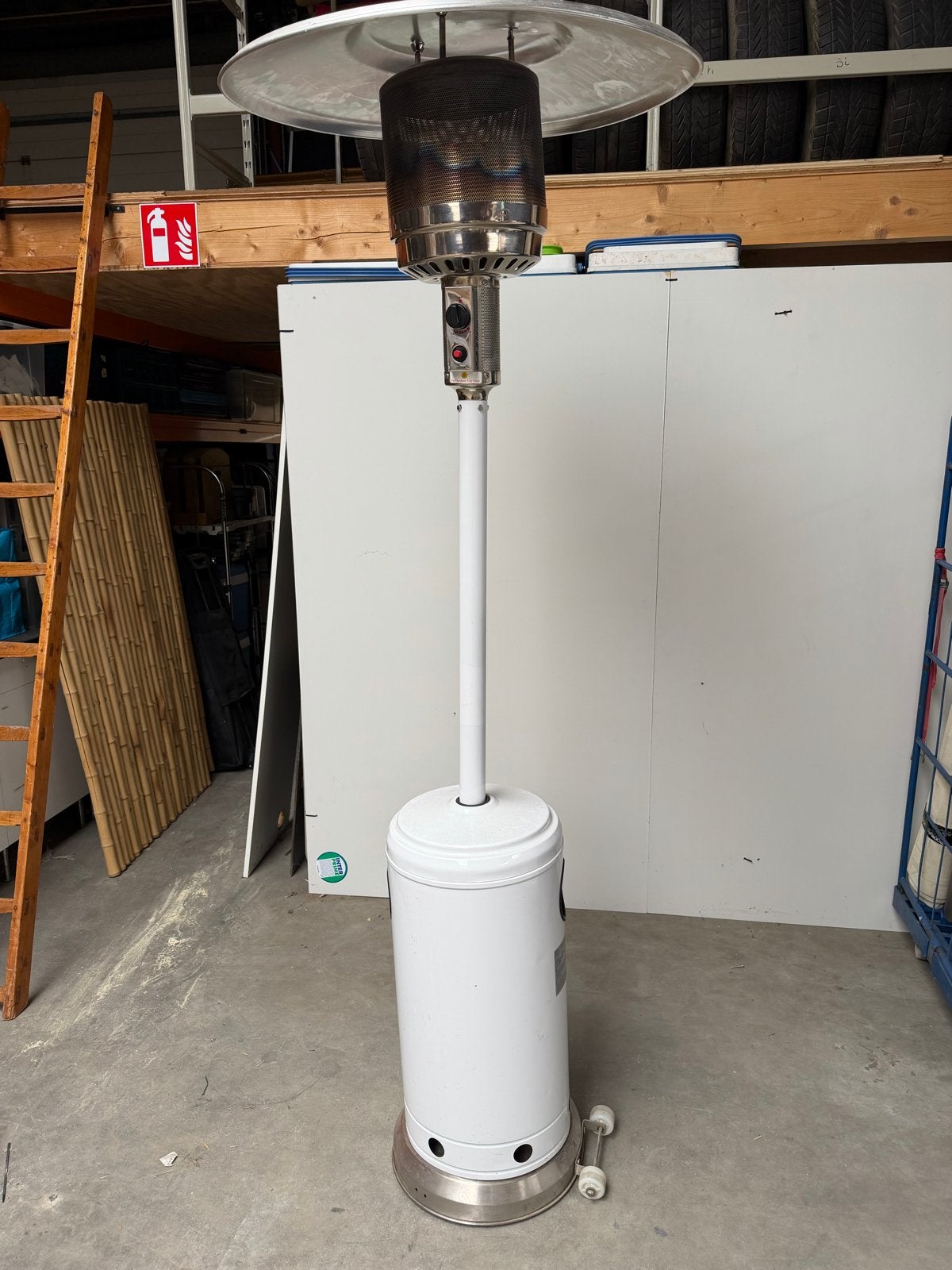 Terrasverwarmer op gas - Wit - Inclusief hoes, Gebruikt, Ophalen of Verzenden, Waterbestendig, Vloer