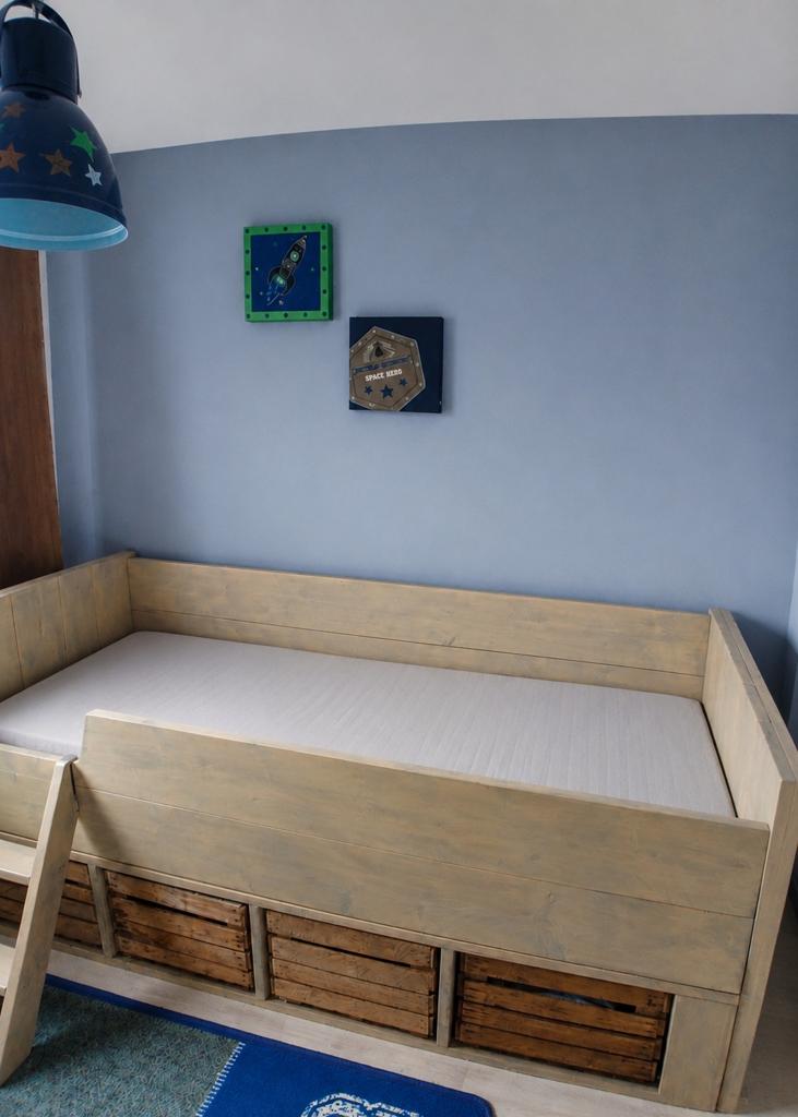 Super stoer houten bed/kajuitbed, Ophalen