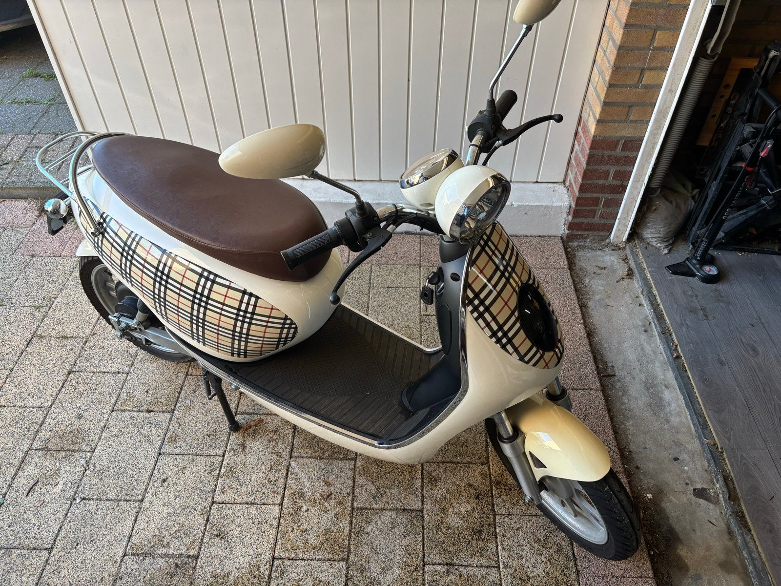 Elek. scooter EEEEFUN met Burberry-print, Gebruikt, Elektrisch, Ophalen, Overige merken