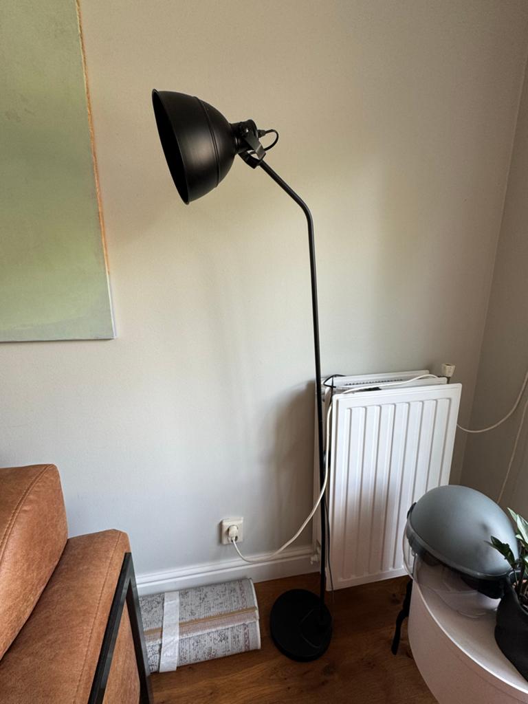 Zwarte vloerlamp met verstelbare kap retro, Huis en Inrichting, Ophalen, Gebruikt, Metaal, 150 tot 200 cm