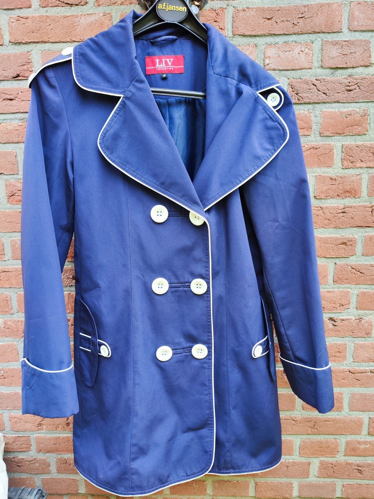 Mooie blauwe zomerjas van LIV met witte biezen, Maat 38/40 (M), Blauw, Ophalen of Verzenden, Zo goed als nieuw