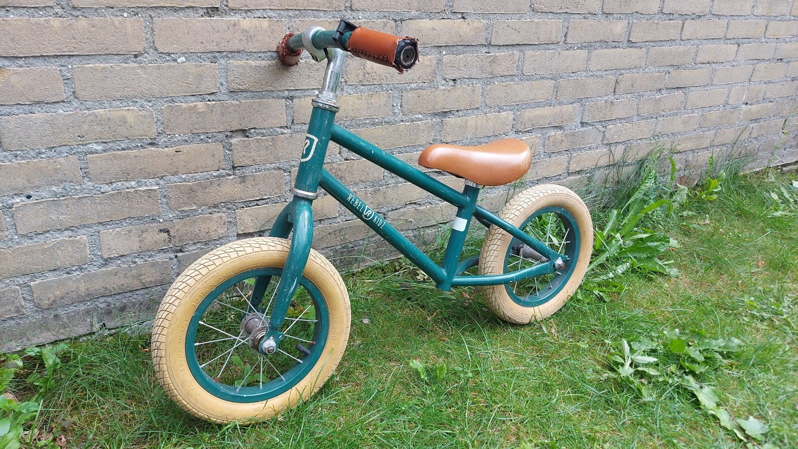 Rebel Kidz loopfiets - Groen met bruin zadel, Ophalen, Zo goed als nieuw, Minder dan 16 inch