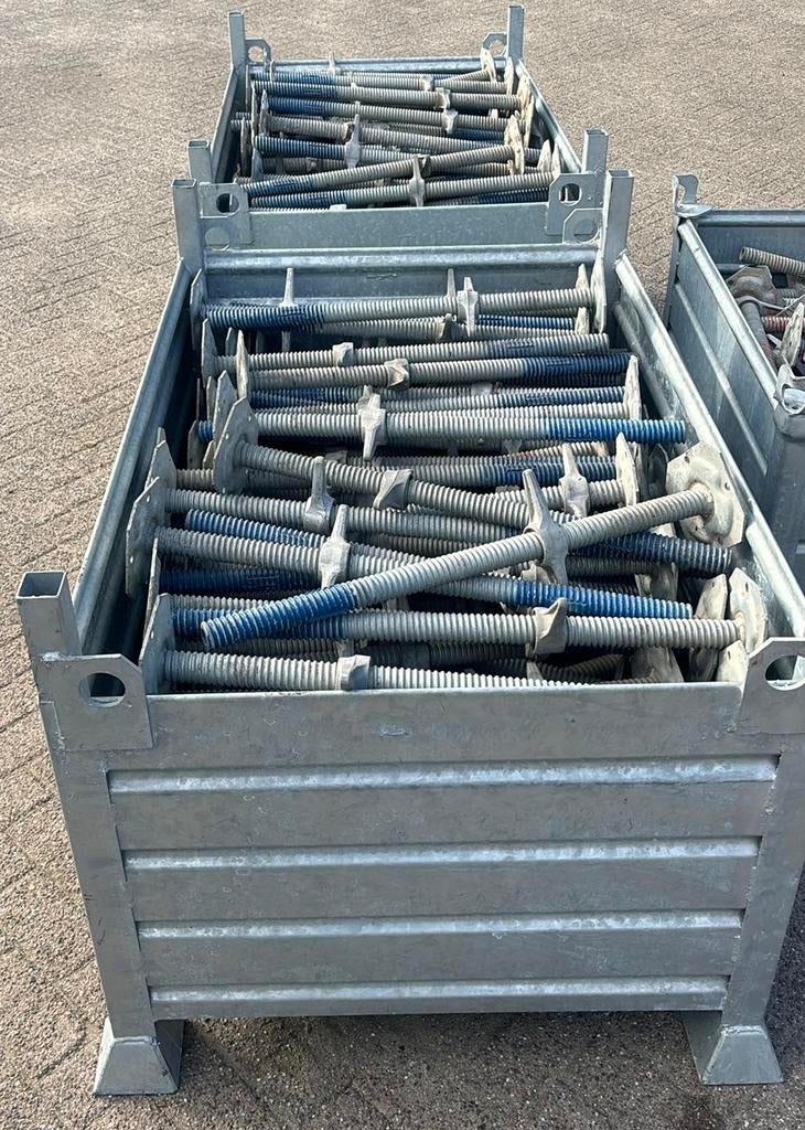 Layher voetspindels - 75 en 55 cm! - ZGAN - Zie foto’s, Ophalen, Zo goed als nieuw, Overige typen, Minder dan 2 meter