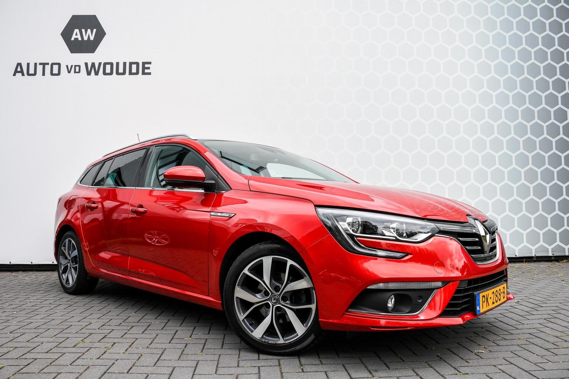 Renault Megane Estate 1.2 TCe Bose Panoramadak LED, Auto's, Voorwielaandrijving, Stof, Gebruikt, 4 cilinders