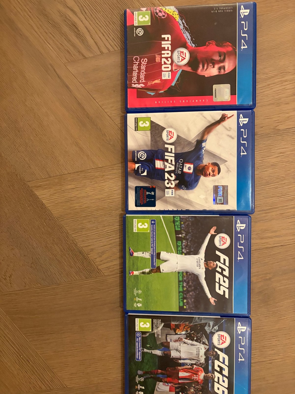 EA Sports FC 25 en FIFA 23, FIFA 20 PS4, Eén computer, Ophalen of Verzenden, Zo goed als nieuw, Sport