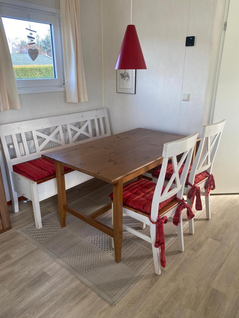 Complete eethoek: uitschuifbare tafel, bankje en 2 stoelen, Ophalen, Gebruikt, Minder dan 4 stoelen