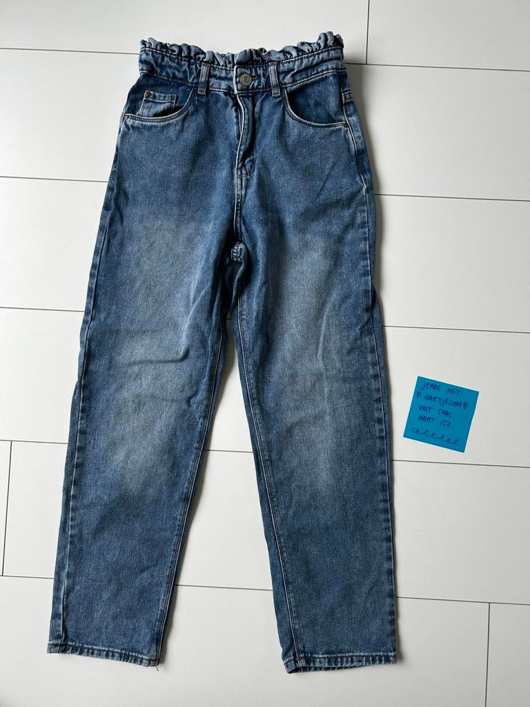 Jeans met hartjeszakken  maat 152, valt smal, Ophalen of Verzenden, Zo goed als nieuw, Meisje, Broek