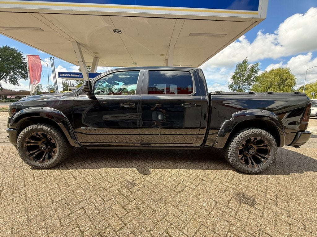 Dodge Ram 1500 5.7 V8 4x4 Crew Cab Laramie / Parkeersensoren, Auto's, Dodge, Overige brandstoffen, Zwart, Bedrijf, Vierwielaandrijving
