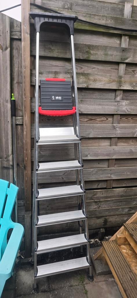 Altrex Double Decker huishoudtrap 7 treden, Doe-het-zelf en Verbouw, Ladders en Trappen, Gebruikt, Trap, Ophalen of Verzenden