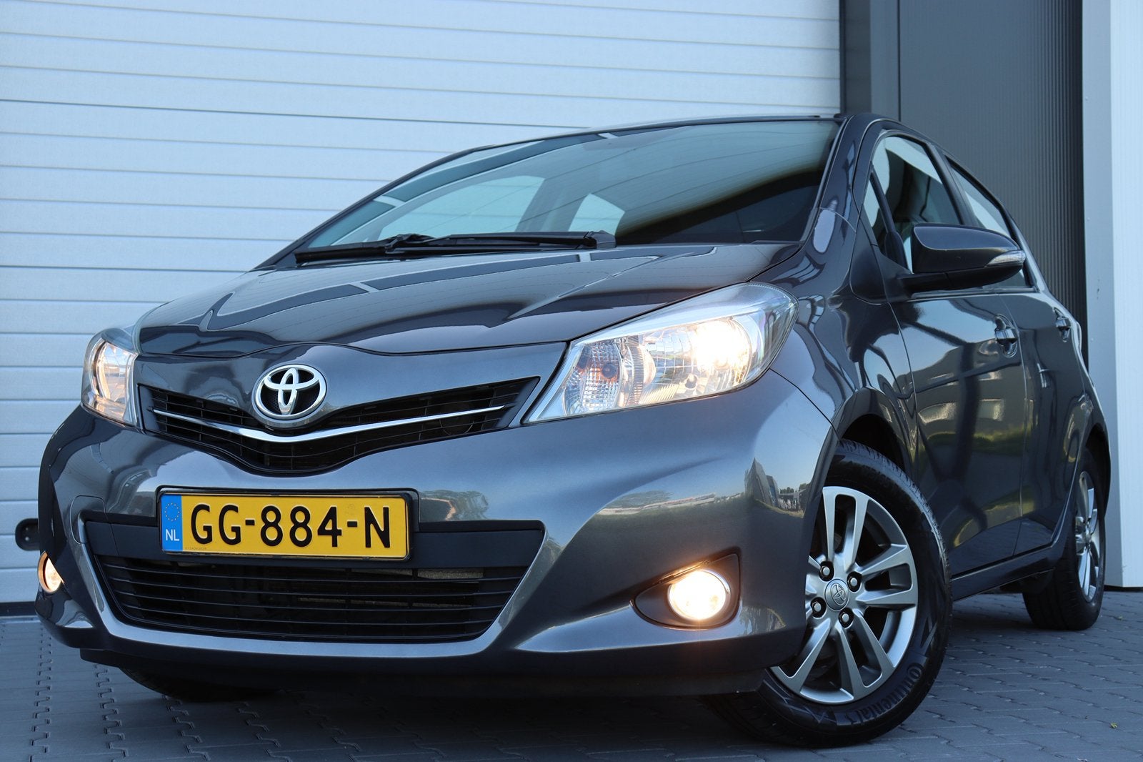 Toyota Yaris 1.3 | Airco | Achteruitrijcamera | Bluetooth, Auto's, Toyota, Voorwielaandrijving, Euro 5, Stof, 40 €/maand