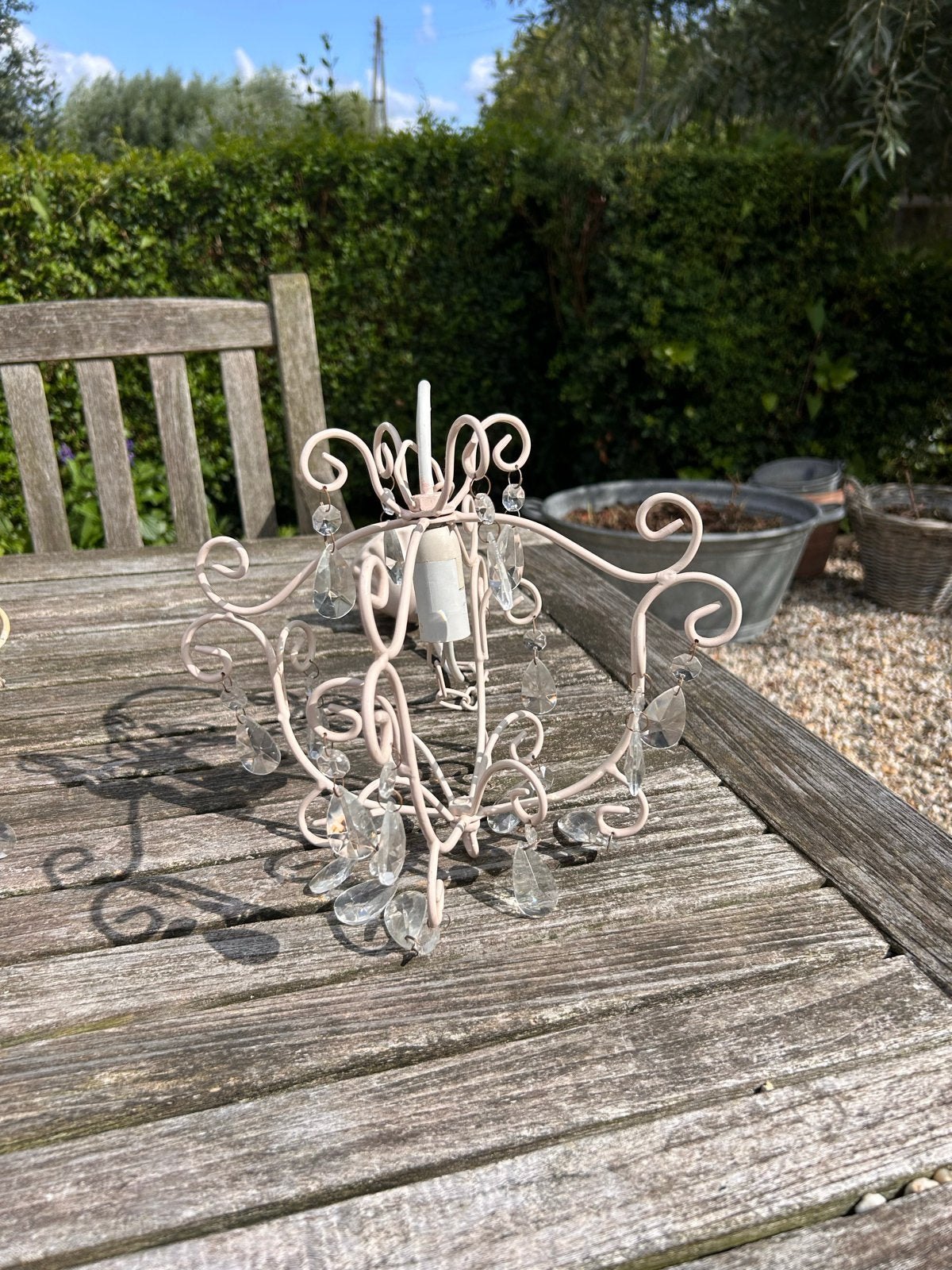 Kleine vintage kroonluchter met kristallen hangers, Huis en Inrichting, Ophalen of Verzenden, Gebruikt, Metaal, E27 (groot)