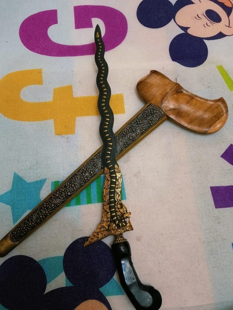Antieke Keris Naga Weling 13 Luk Kinatah Goud Solo SVA60, Indonesië, Meerkleurig, Wapen, Gesneden