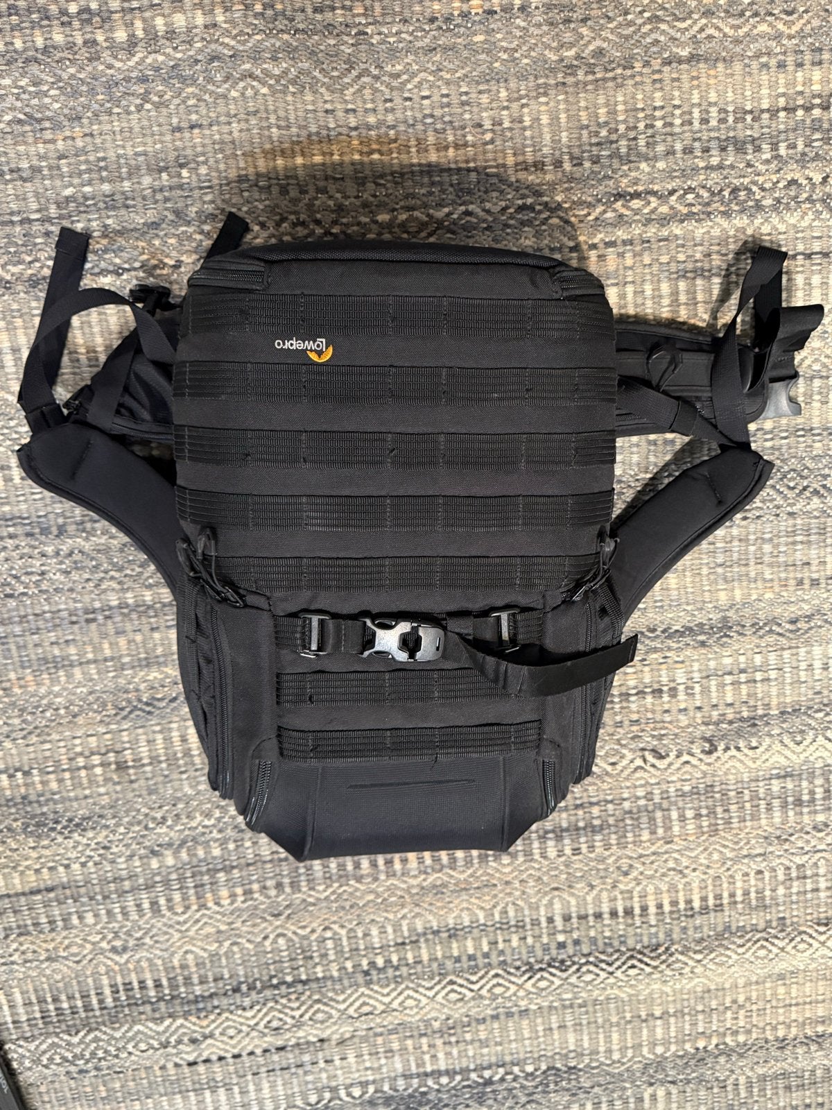 Lowepro Fototas/Rugzak 28L - Ideaal voor camera-uitrusting, Ophalen, Rugtas, Gevoerd, Zwart