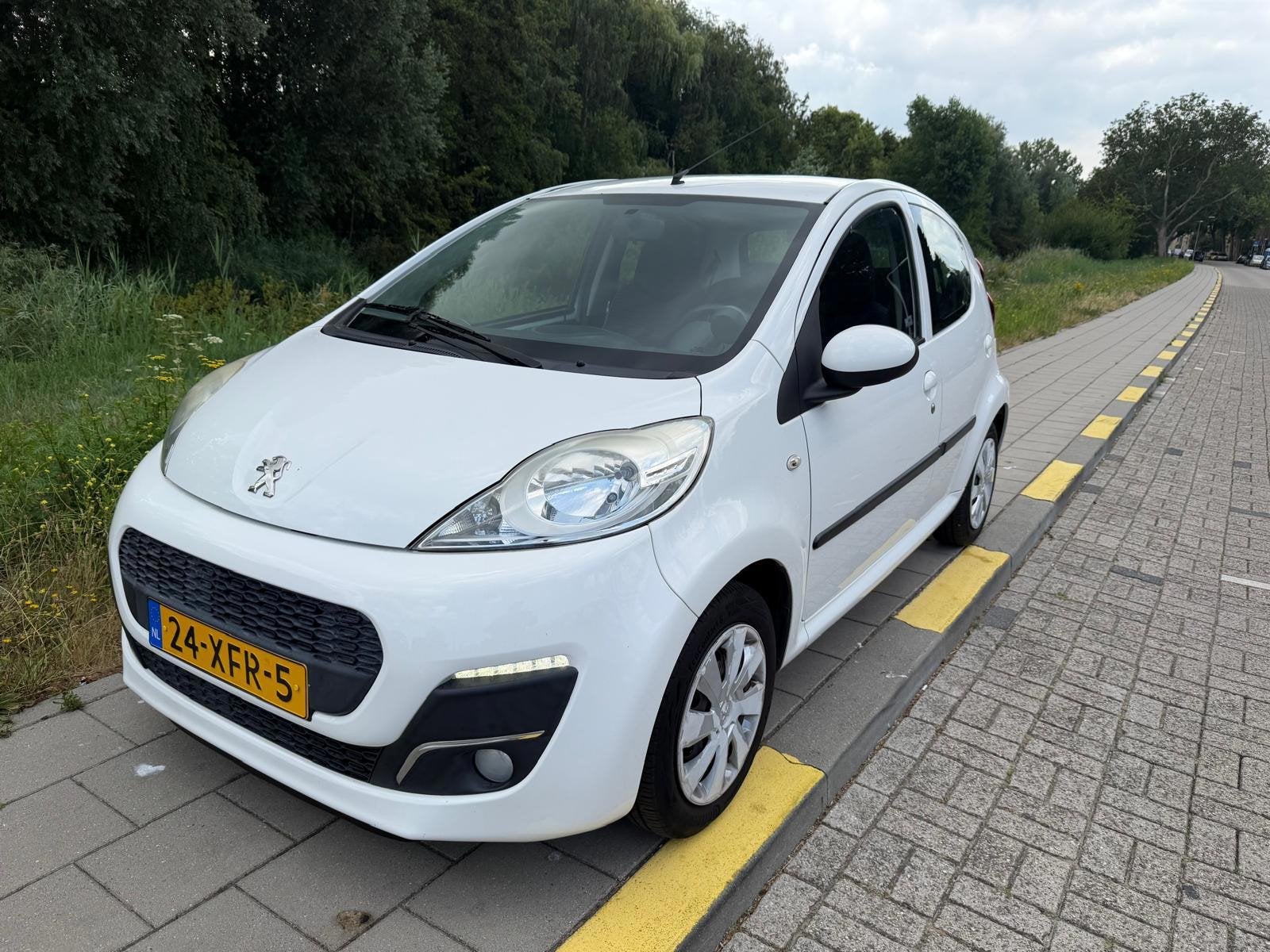 Peugeot 107 1.0 Active-5 deurs NAP, Voorwielaandrijving, Euro 5, Gebruikt, 4 stoelen
