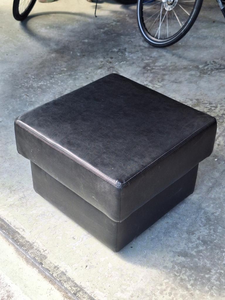 Zwarte Voetenbank / Poef L60 x B60 x H44., Ophalen, Gebruikt, Voetenbank Hocker Ottoman, Leer