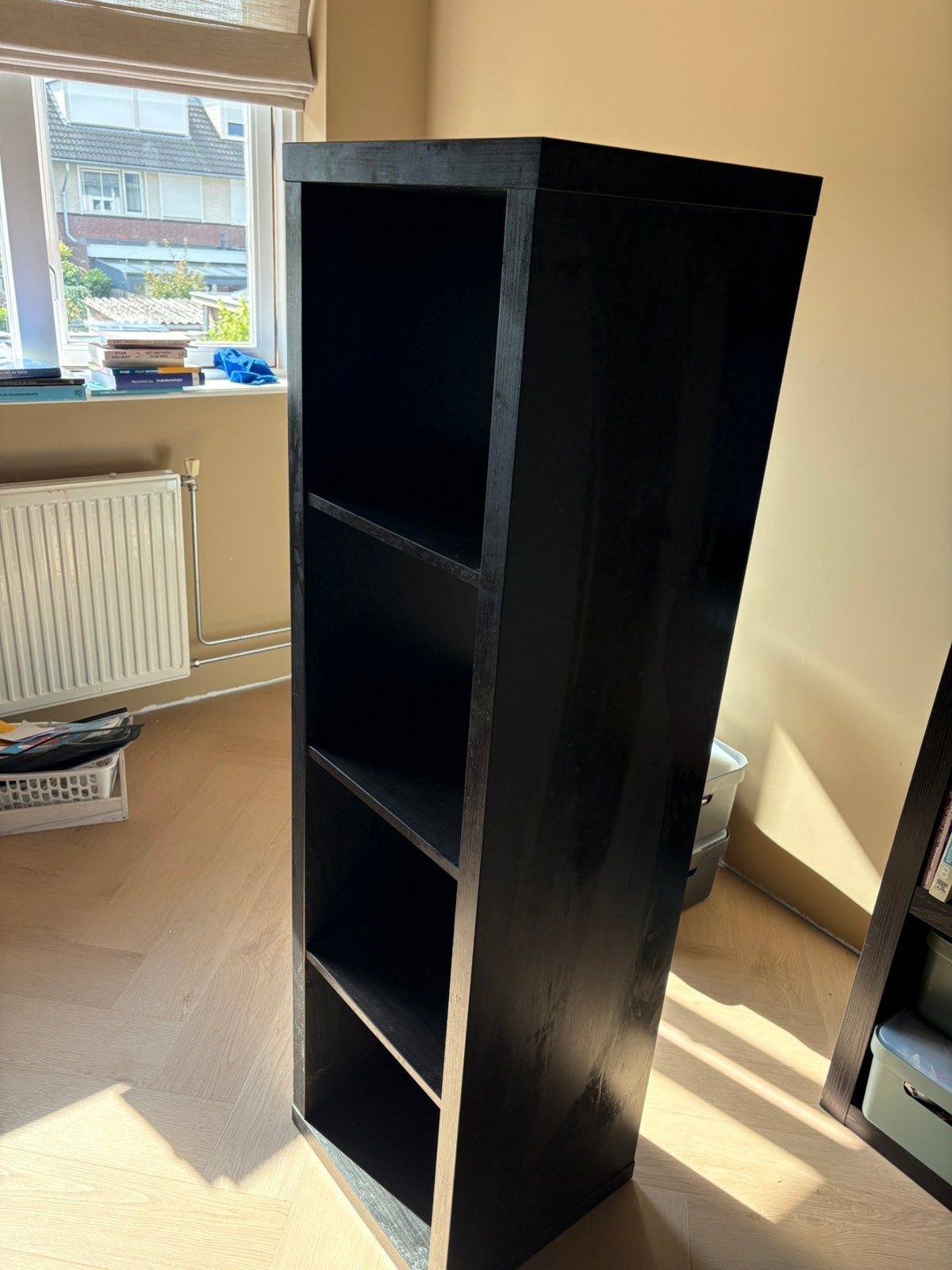 Zwarte Boekenkast met Diverse Vakken (links), Ophalen, Met plank(en), Gebruikt, 50 tot 100 cm