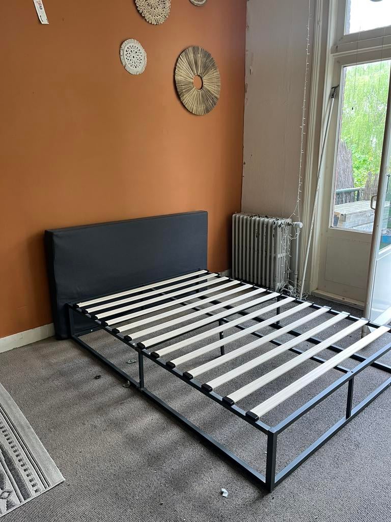 Bedframe industrieel, Huis en Inrichting, Slaapkamer | Bedden, Ophalen, Tweepersoons, 140 cm, Zo goed als nieuw