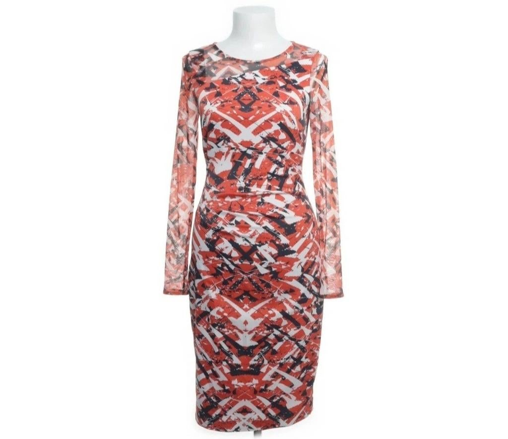 Karen Millen Rode Jurk Grafische Print Maat 36, Karen Millen, Verzenden, Zo goed als nieuw, Knielengte