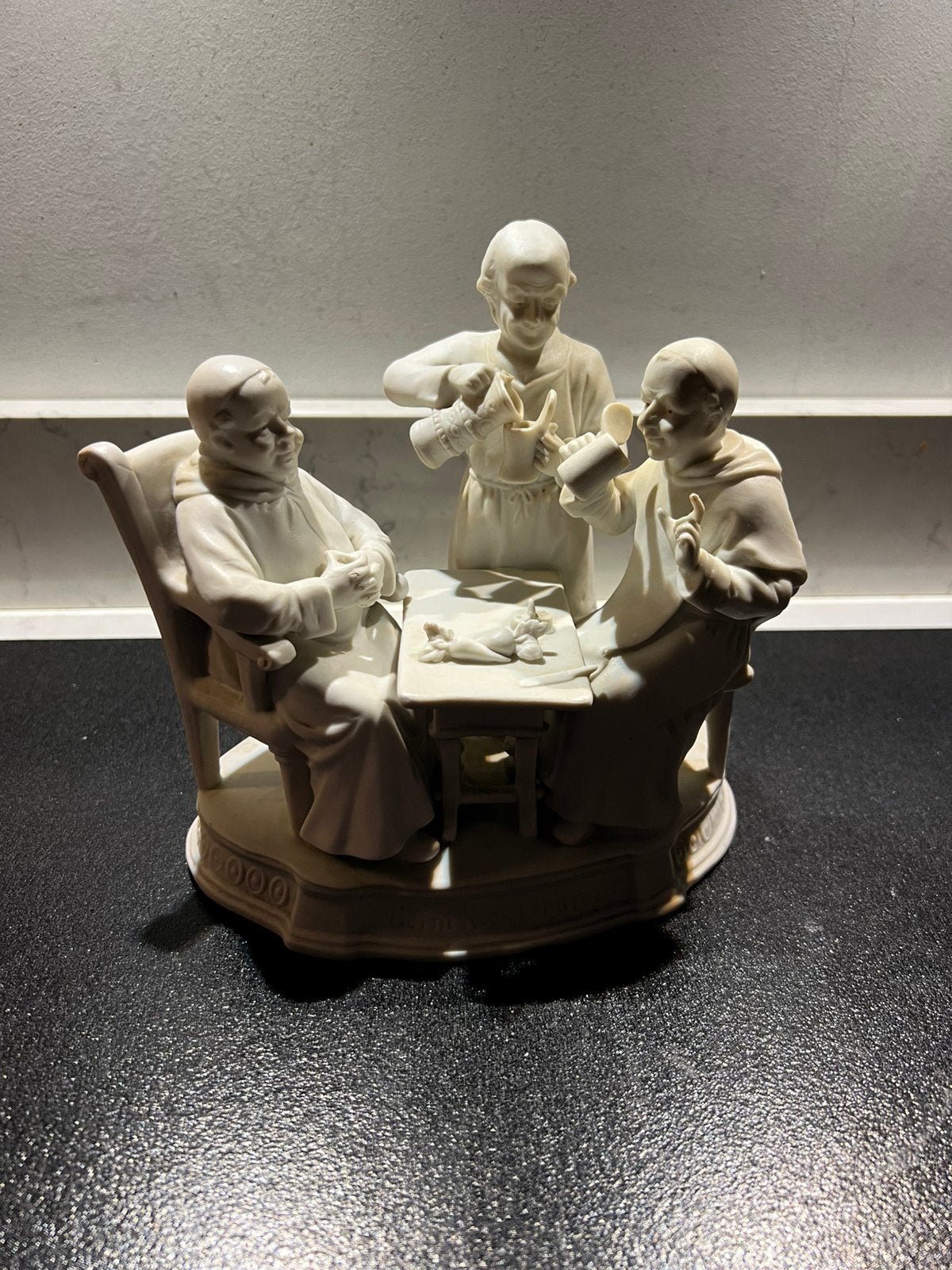 Biscuit beeldengroep “Beim Klosterbier”., Antiek en Kunst, Ophalen of Verzenden