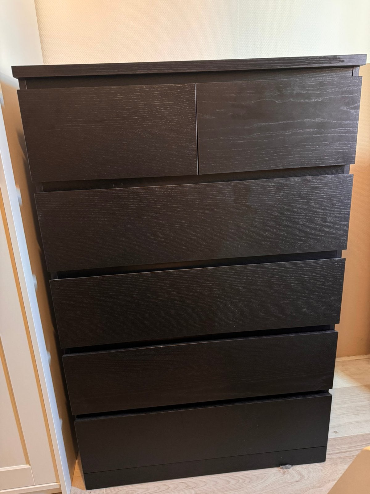 Mooie donkerbruine Malm kast met 5 lades, Huis en Inrichting, Kasten | Ladekasten, Ophalen, 5 laden of meer, 100 tot 150 cm, 50 tot 100 cm