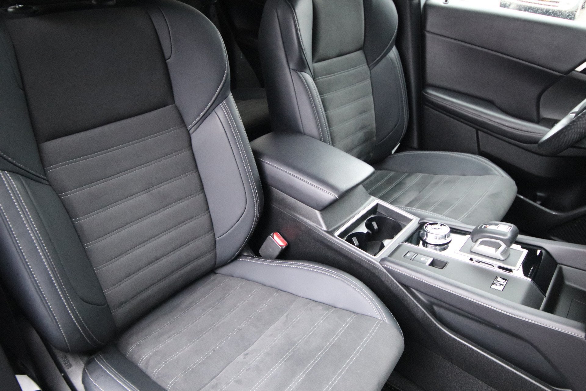 Mitsubishi Outlander 2.4 PHEV Business Edition 1e Eig. Afn., Automaat, 4 cilinders, 38 km/l, Wit