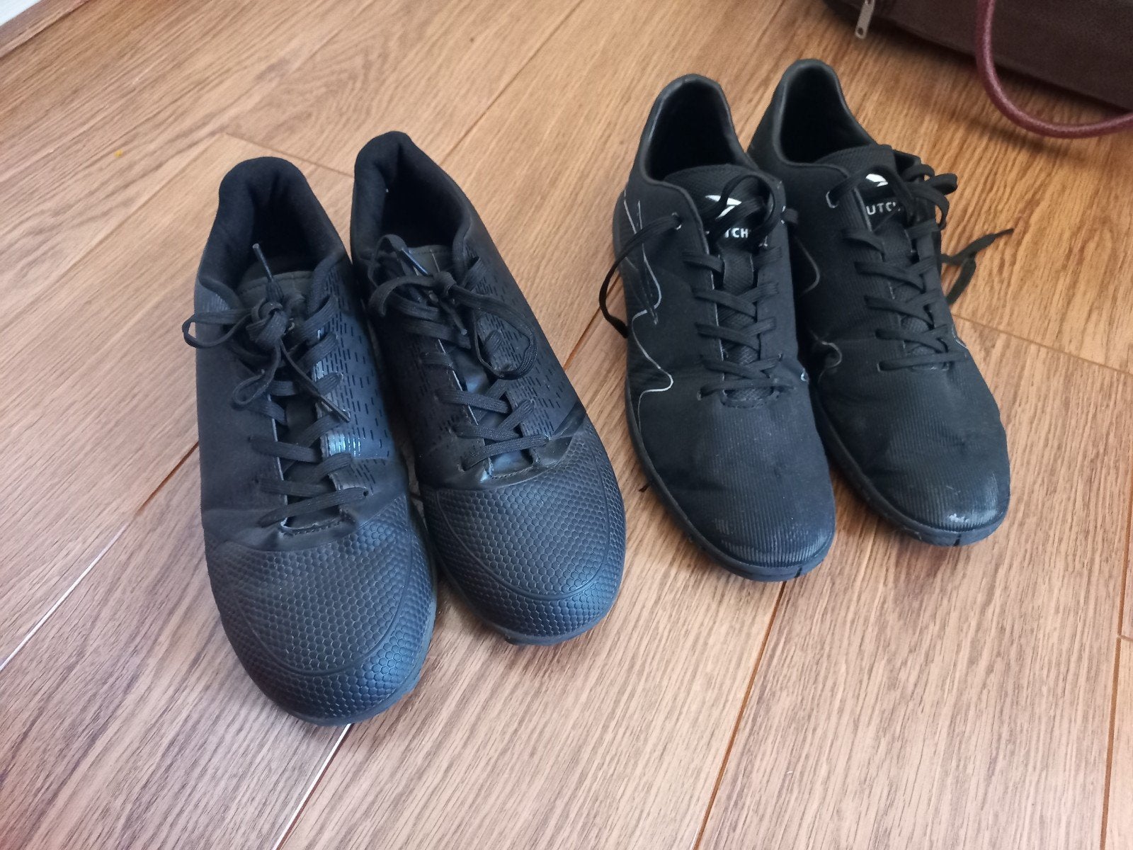 2 paar gymschoenen sportschoenen maat 42 voor school, Zwart, Ophalen of Verzenden, Zo goed als nieuw, Voetbal