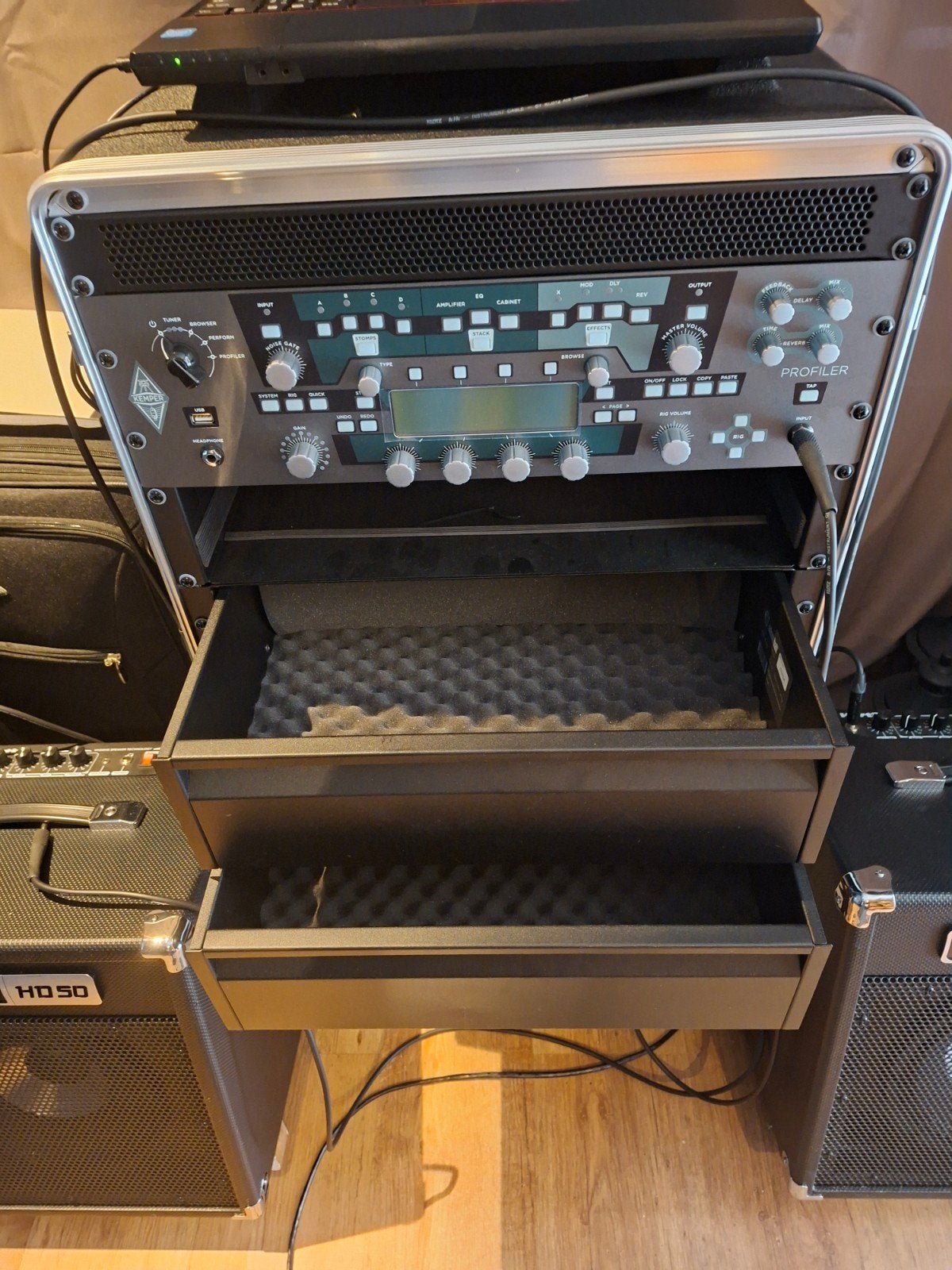 Kemper Profiler Rack powerd met Remote en 2 Hartke HD50