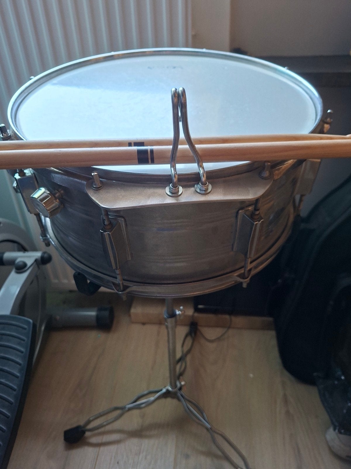 Maxtone Snaredrum met standaard en draagriem, Ophalen, Gebruikt, Overige merken