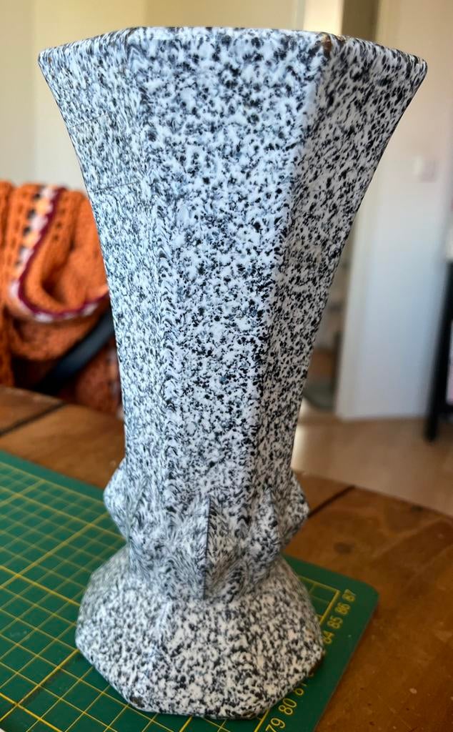 Grojs gespikkeld metalen grafvaas, Antiek en Kunst, Ophalen of Verzenden