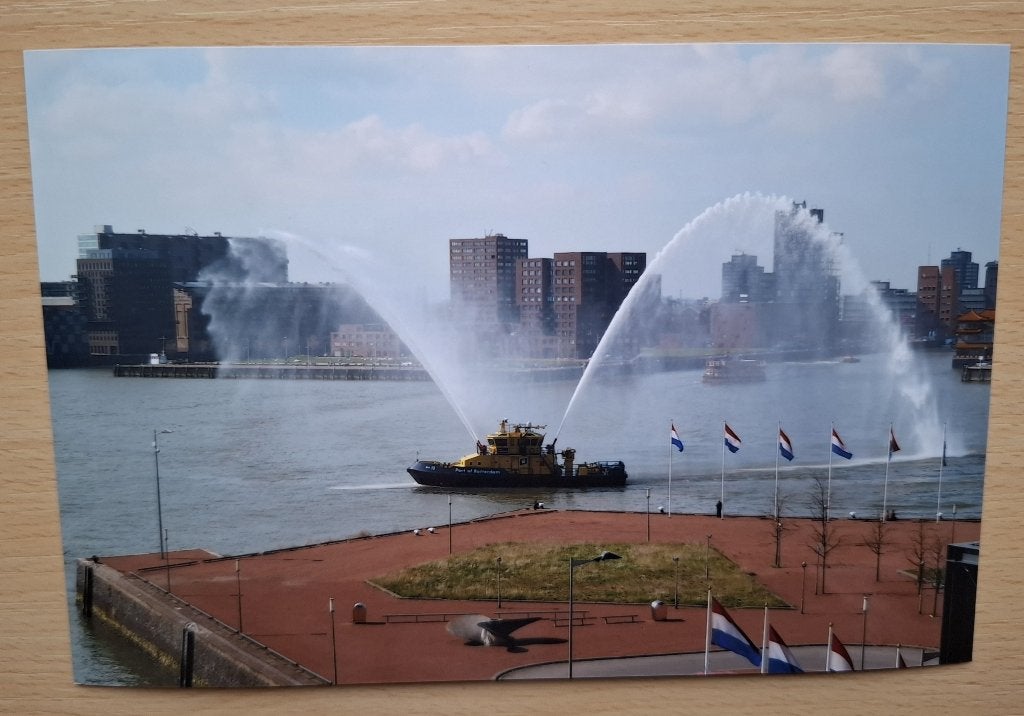 Foto Havendienst in Rotterdam - waterspuit, Verzenden, 1980 tot heden, Foto, Nieuw