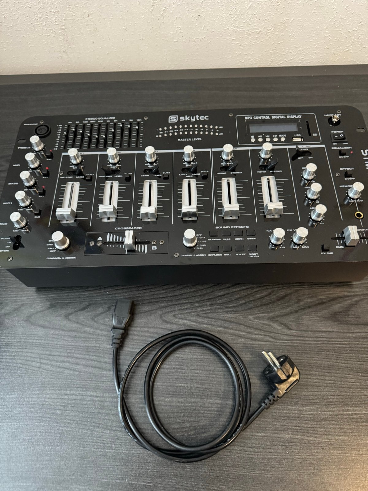 Skytec STM-3007 DJ Mixer met MP3-bediening, Muziek en Instrumenten, Mengpanelen, Ophalen, Zo goed als nieuw, Minder dan 5 kanalen